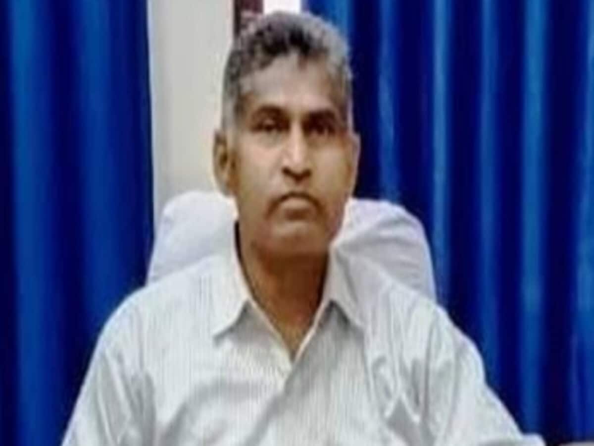 RPSC Paper Leak: राज्यपाल ने बाबूलाल कटारा को किया निलंबित, पेपरलीक मामले में एक्शन RPSC Paper Leak: राज्यपाल ने बाबूलाल कटारा को किया निलंबित, पेपरलीक मामले में एक्शन