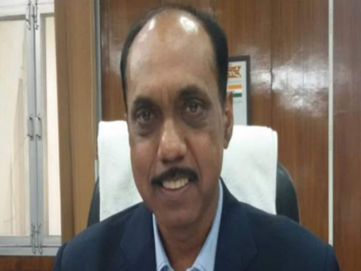 रामलला की प्राण प्रतिष्ठा के बीच क्यों चर्चा में उत्तराखंड के पूर्व मुख्य सचिव, अयोध्या आंदोलन से क्या है नाता रामलला की प्राण प्रतिष्ठा के बीच क्यों चर्चा में उत्तराखंड के पूर्व मुख्य सचिव, अयोध्या आंदोलन से क्या है नाता