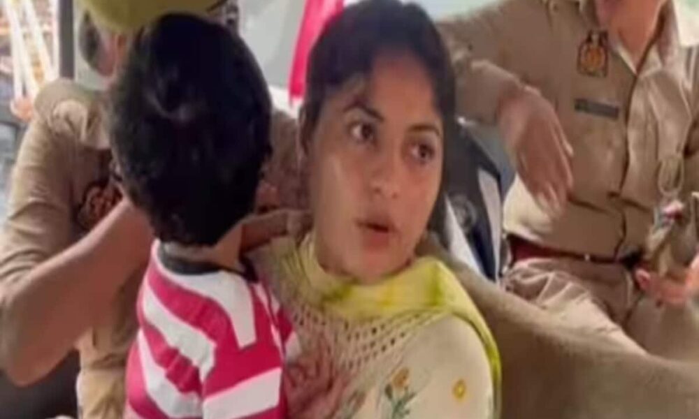 सोनिया को नहीं मिला 'प्यार', बेटे के साथ वापस लौटी बांग्लादेश; पति से लेनी पड़ी इसकी इजाजत