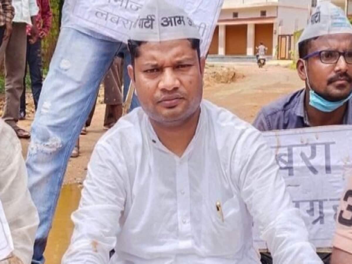 छत्तीसगढ़ में आम आदमी पार्टी के प्रदेश अध्यक्ष का इस्तीफा, बीजेपी में शामिल हो सकते हैं कोमल छत्तीसगढ़ में आम आदमी पार्टी के प्रदेश अध्यक्ष का इस्तीफा, बीजेपी में शामिल हो सकते हैं कोमल