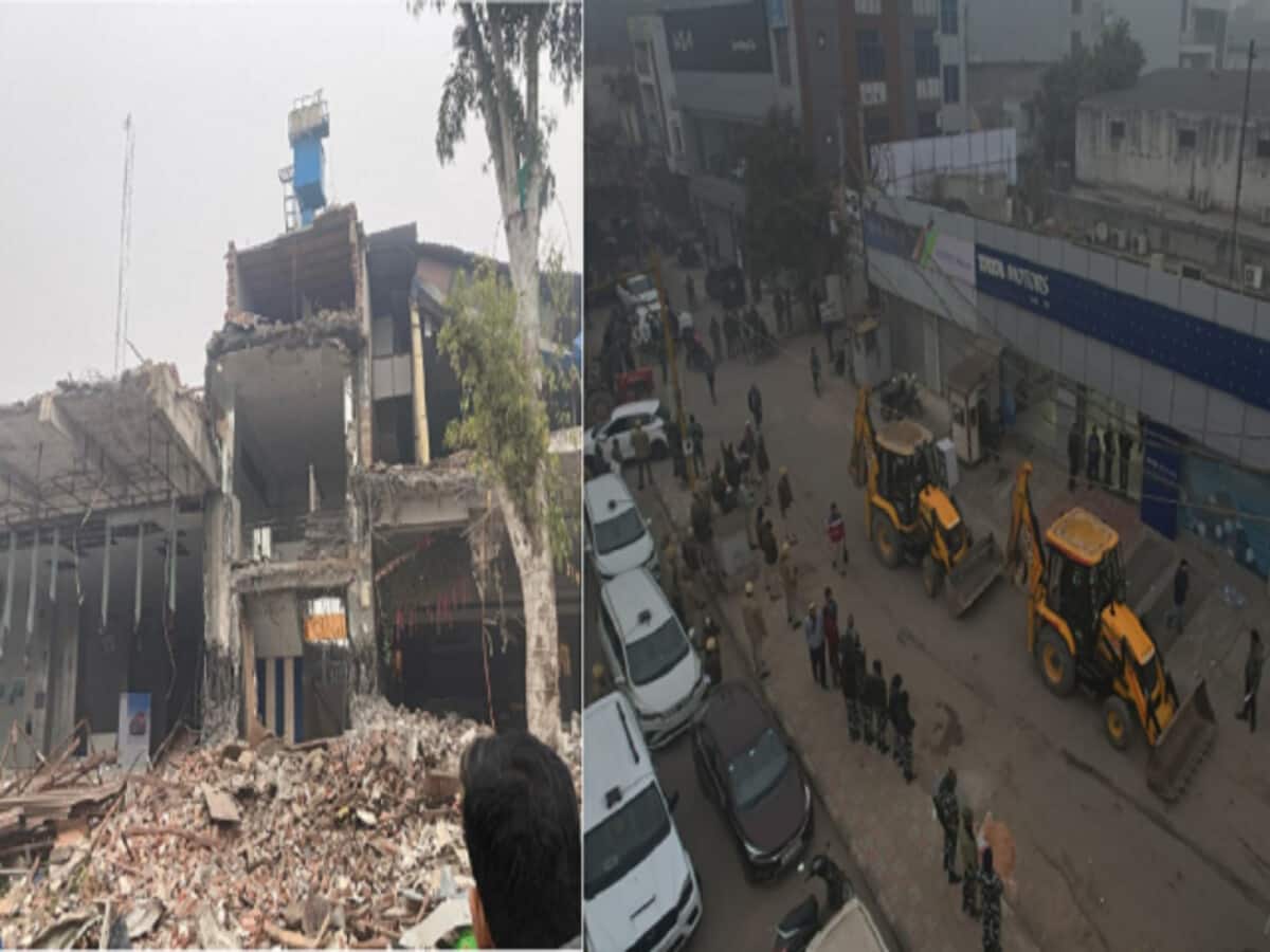 टाटा मोटर्स के शोरूम को बना दिया मलबे का ढेर, दिल्ली में कई इमारतों फिर चले DDA के बुलडोजर टाटा मोटर्स के शोरूम को बना दिया मलबे का ढेर, दिल्ली में कई इमारतों फिर चले DDA के बुलडोजर