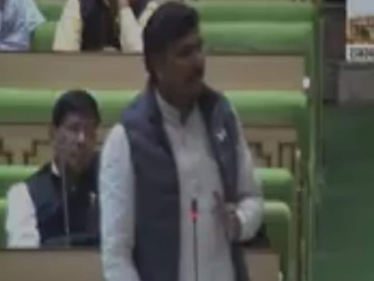 राजस्थान विधानसभा: ओपीएस को लेकर सदन में हंगामा, नेता प्रतिपक्ष टीकाराम जूली ने लगाए ये आरोप राजस्थान विधानसभा: ओपीएस को लेकर सदन में हंगामा, नेता प्रतिपक्ष टीकाराम जूली ने लगाए ये आरोप