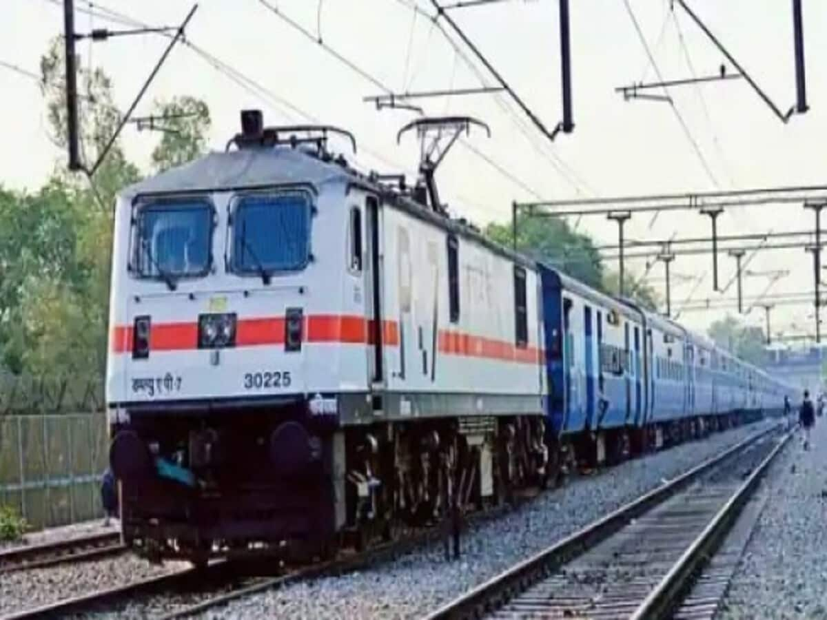 Jodhpur News: Brothaer and sister run away from fear of dog in Jodhpur get hit by train were returning from school