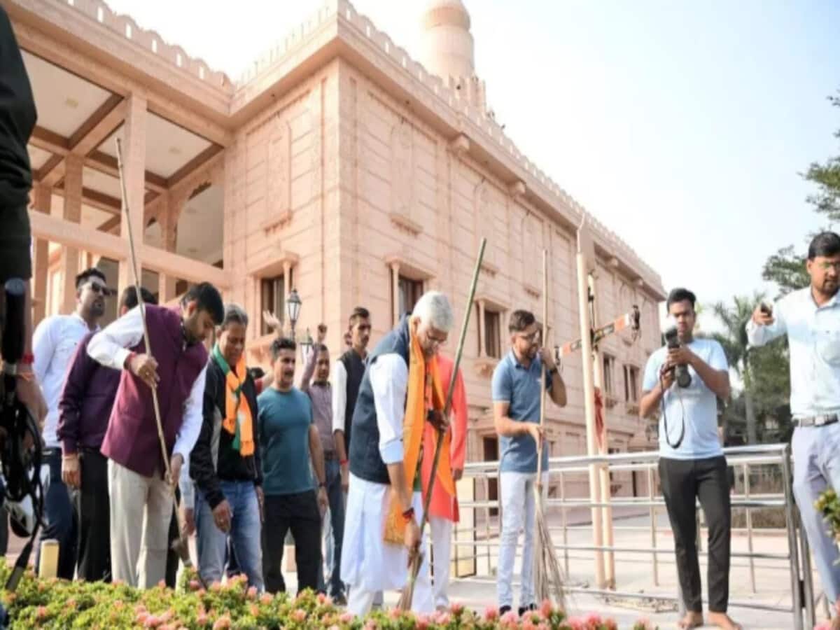 After visiting Ram temple in Raipur Union Minister Shekhawat started cleaning the premises took a jibe at Congress After visiting Ram temple in Raipur Union Minister Shekhawat started cleaning the premises took a jibe at Congress