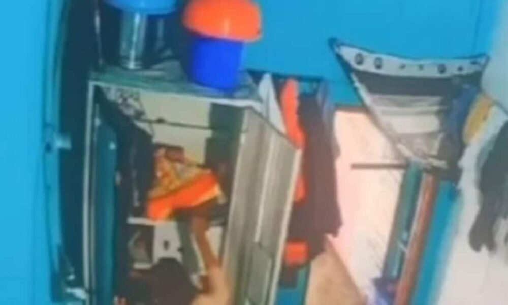ब्यूटी पार्लर में मेकअप करवा कर महिला दिखाना चाहती थी सुंदर, पैसे नही थे तो पड़ोसी के घर की चोरी, अब सलाखों के पीछे