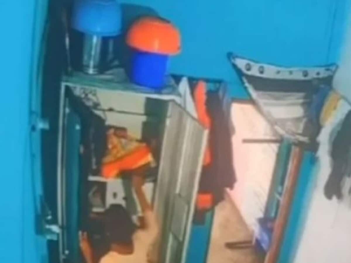 ब्यूटी पार्लर में मेकअप करवा कर महिला दिखाना चाहती थी सुंदर, पैसे नही थे तो पड़ोसी के घर की चोरी, अब सलाखों के पीछे ब्यूटी पार्लर में मेकअप करवा कर महिला दिखाना चाहती थी सुंदर, पैसे नही थे तो पड़ोसी के घर की चोरी, अब सलाखों के पीछे