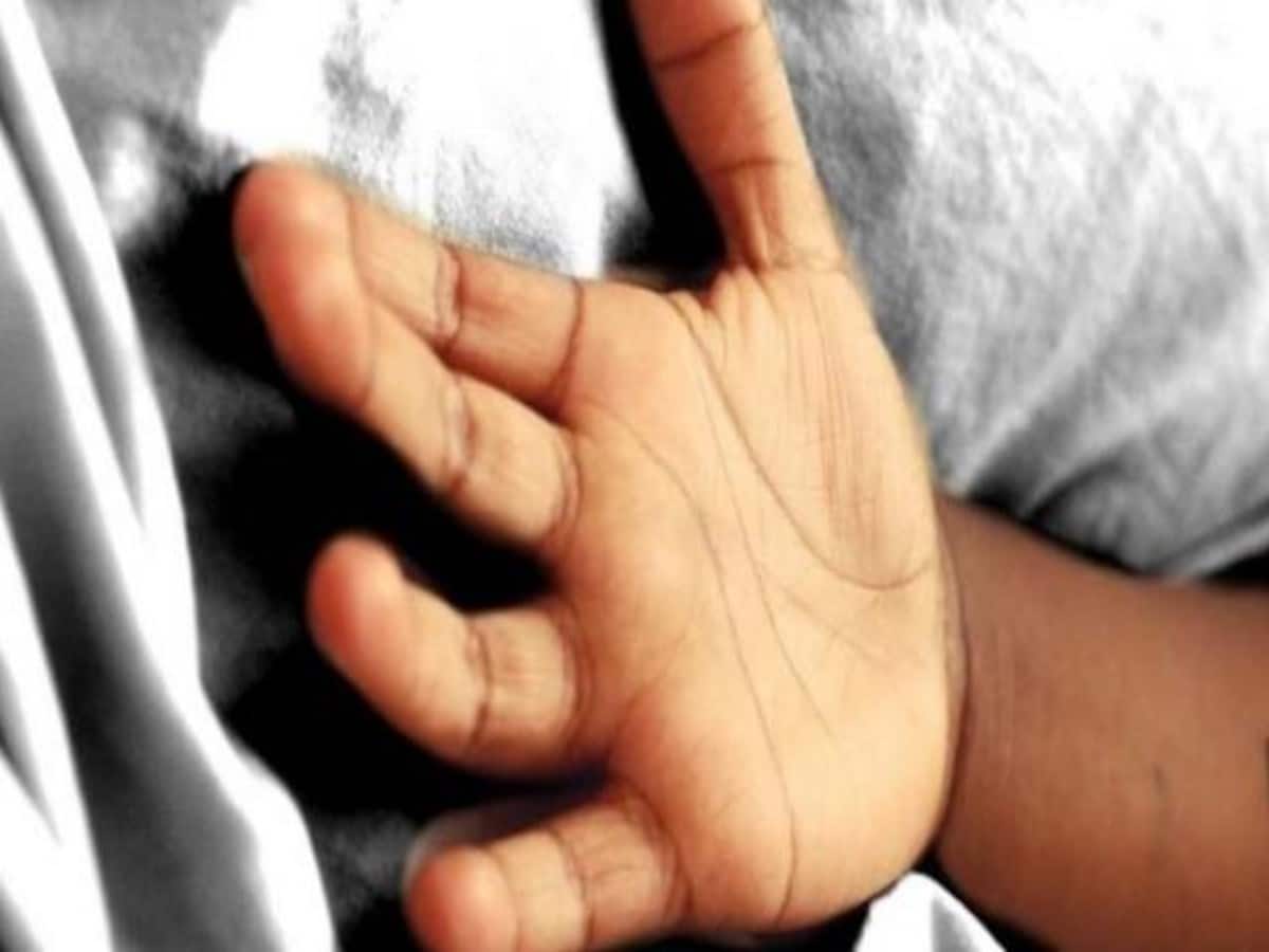 UP Prayagraj Woman was killed and heart missing dead body found buried in sand UP Prayagraj Woman was killed and heart missing dead body found buried in sand