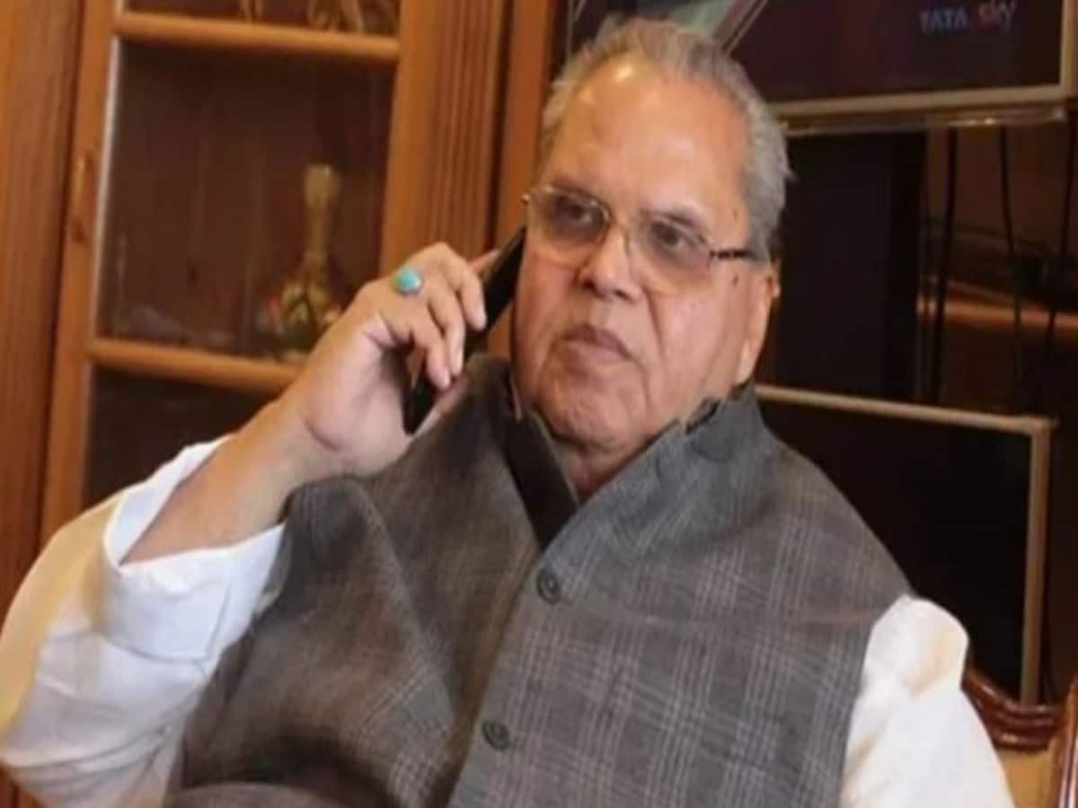 जम्मू-कश्मीर के पूर्व राज्यपाल सतपाल मलिक के पुश्तैनी घर पर भी सीबीआई रेड, संपत्ति का ब्योरा जुटाया जम्मू-कश्मीर के पूर्व राज्यपाल सतपाल मलिक के पुश्तैनी घर पर भी सीबीआई रेड, संपत्ति का ब्योरा जुटाया