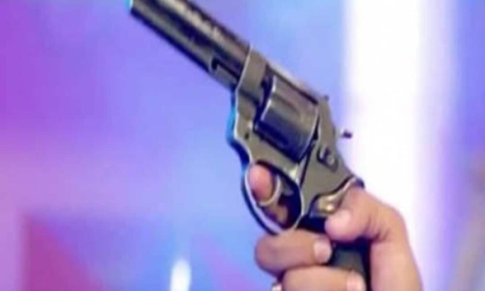 शादी के घर पर जश्न के माहौल में फायरिंग, मची अफरातफरी और फिर..