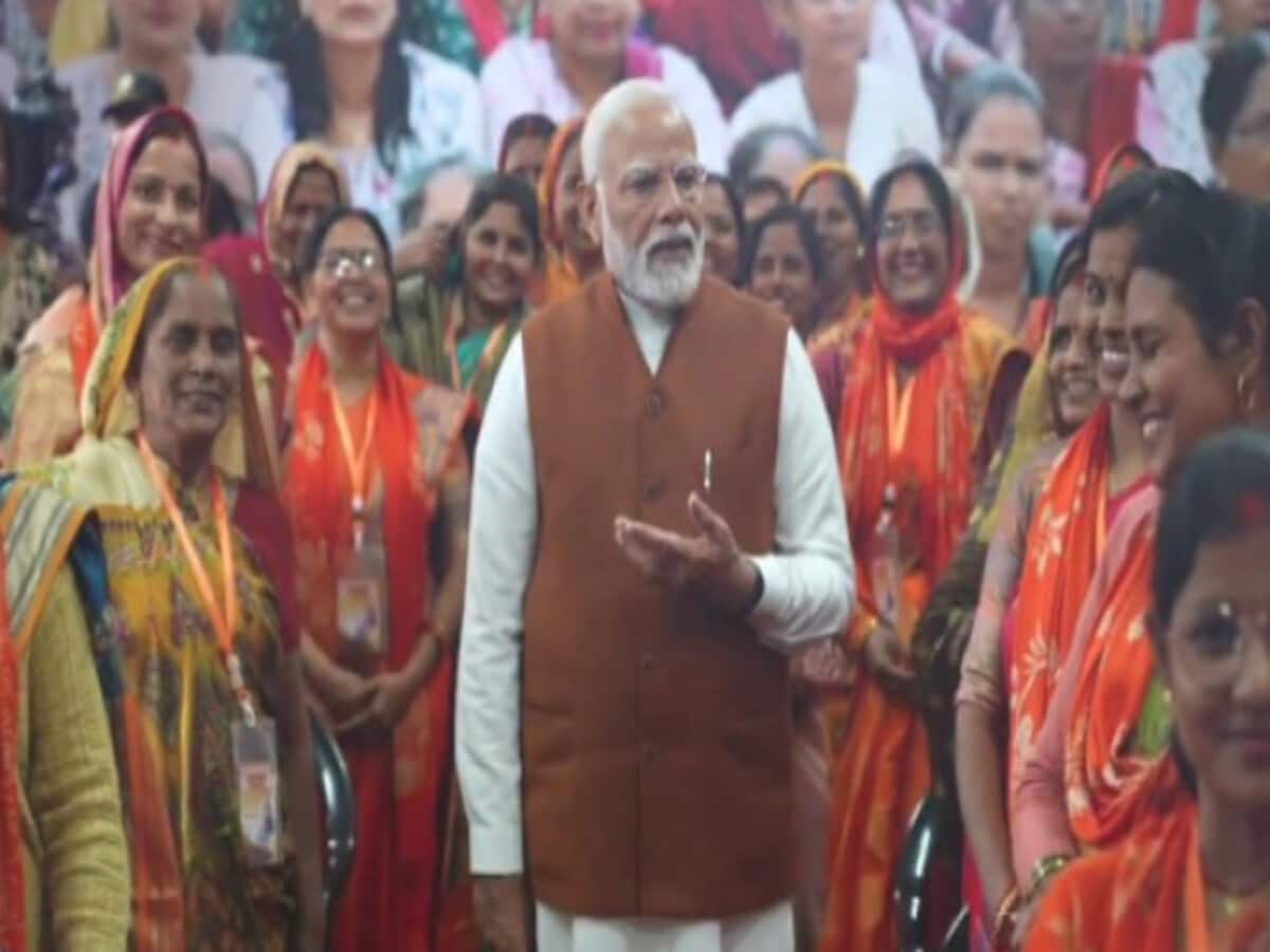 pm modi interacted with women cattle herders who got gir cows shared the video on x pm modi interacted with women cattle herders who got gir cows shared the video on x