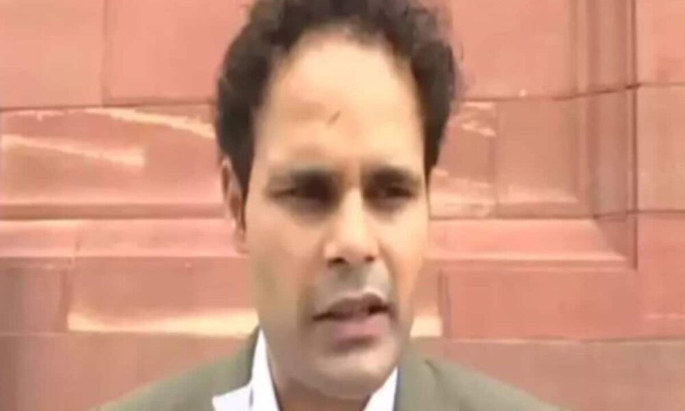 बसपा को झटका, अंबेडकरनगर से सांसद रितेश पांडेय ने पार्टी से दिया इस्‍तीफा; BJP में हो सकते हैं शामिल