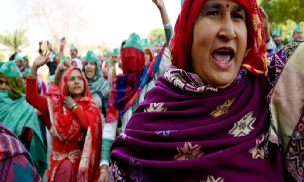 किसानों के दिल्ली कूच से बॉर्डर पर लंबा जाम, पुलिस से हुआ टकराव; जमकर नोंक-झोंक