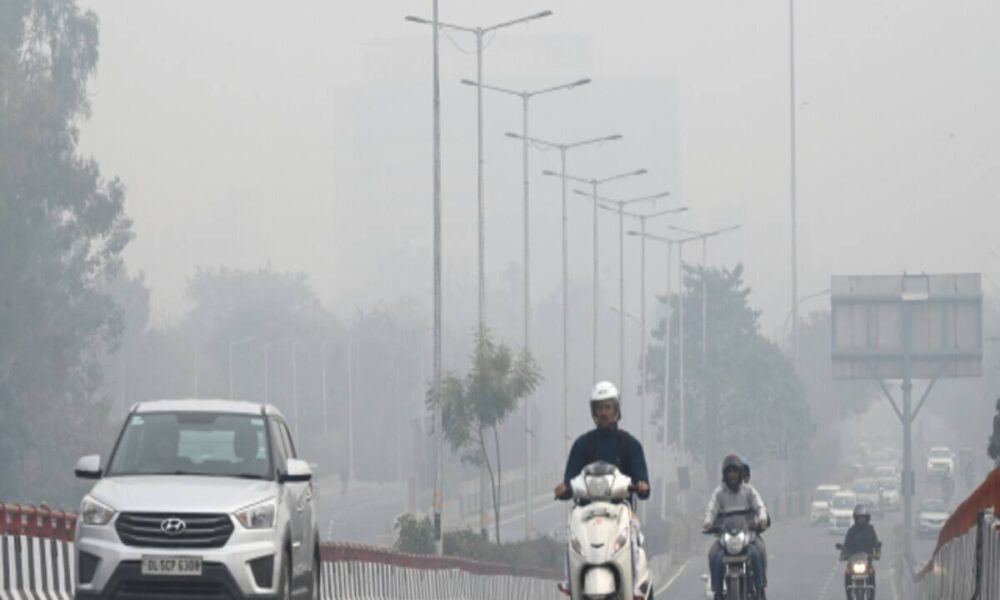 Delhi Pollution air becomes suffocating again three times more pollution than the standards here AQI