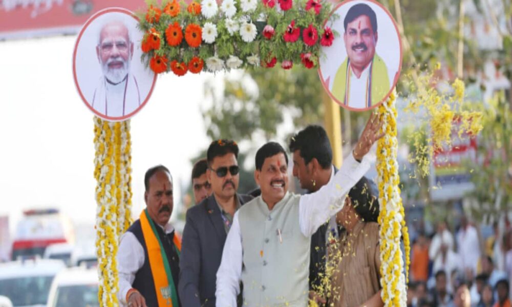 MP में कांग्रेस को बड़ा झटका, कमलनाथ के गढ़ के 48 नेता भाजपा में शामिल; सीएम मोहन ने दिया बड़ा हिंट