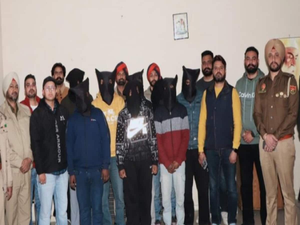 लॉरैंस गैंग के 8 गुर्गे अरेस्ट, हथियार बरामद, कारोबारी से मांगी थी 50 लाख की रंगदारी लॉरैंस गैंग के 8 गुर्गे अरेस्ट, हथियार बरामद, कारोबारी से मांगी थी 50 लाख की रंगदारी