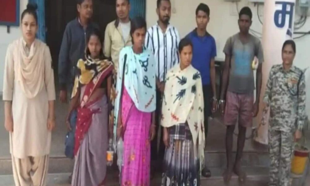 बीजापुर में तीन महिलाओं समेत 8 नक्सली गिरफ्तार, भूमकाल दिवस मना रहे थे माओवादी