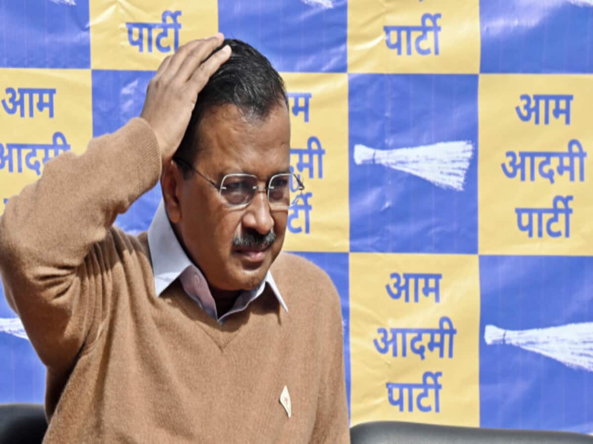 मुख्यमंत्री अरविंद केजरीवाल के घर पहुंची दिल्ली पुलिस, किस मामले में थमाया नोटिस? मुख्यमंत्री अरविंद केजरीवाल के घर पहुंची दिल्ली पुलिस, किस मामले में थमाया नोटिस?