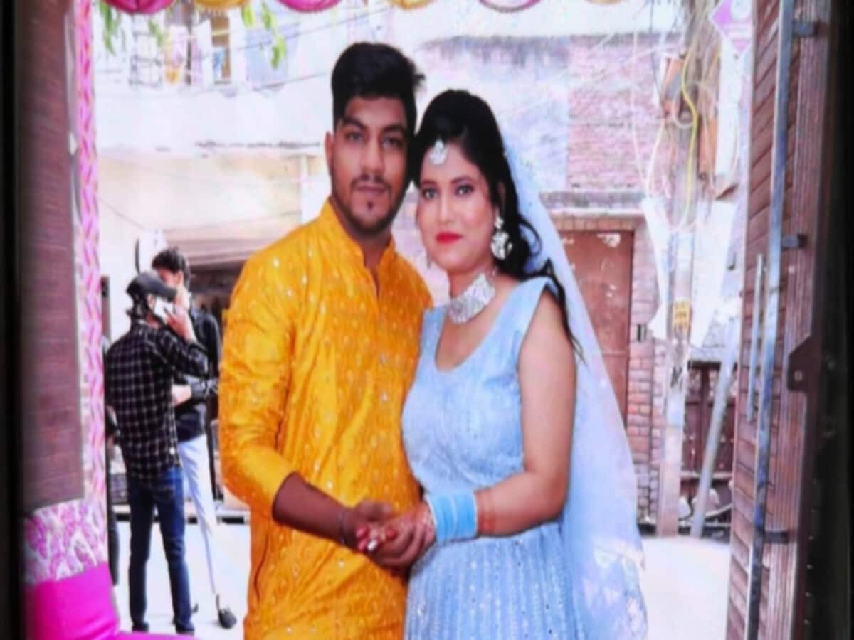 Ghaziabad : 24 घंटे में पति-पत्नी दोनों की हो गई मौत, 3 महीने पहले ही हुई थी शादी; जानिए पूरा मामला Ghaziabad : 24 घंटे में पति-पत्नी दोनों की हो गई मौत, 3 महीने पहले ही हुई थी शादी; जानिए पूरा मामला