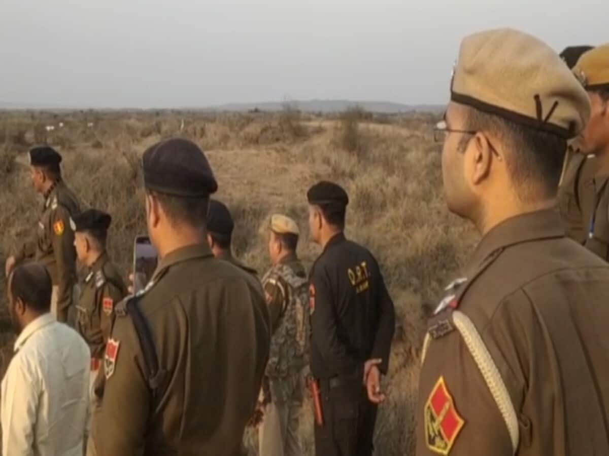 अलवर में गौमांस की मंडी से जुड़ा मामला: पुलिस ने दी दबिश, रेंज IG ने लिया जायजा अलवर में गौमांस की मंडी से जुड़ा मामला: पुलिस ने दी दबिश, रेंज IG ने लिया जायजा