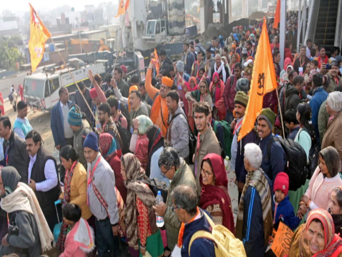 crowd will increase further in ramlala ram mandir people coming in groups of rss bjp vhp crowd will increase further in ramlala ram mandir people coming in groups of rss bjp vhp