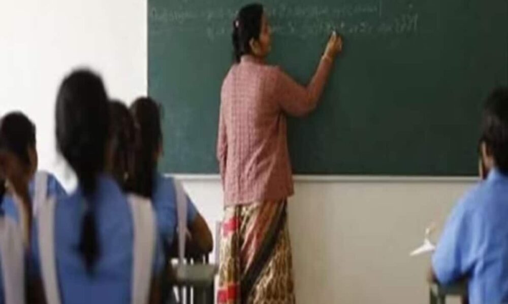 UPSESSB Shikshak Bharti: MCA degree holders can also become computer assistant teachers – UPSESSB Shikshak Bharti : एमसीए डिग्रीधारी भी बन सकेंगे कम्प्यूटर के सहायक अध्यापक, Education News