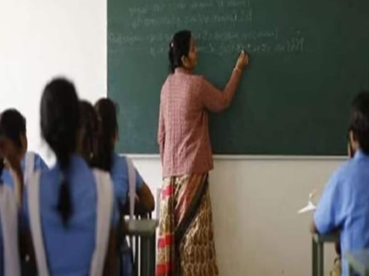 UPSESSB Shikshak Bharti: MCA degree holders can also become computer assistant teachers – UPSESSB Shikshak Bharti : एमसीए डिग्रीधारी भी बन सकेंगे कम्प्यूटर के सहायक अध्यापक, Education News UPSESSB Shikshak Bharti: MCA degree holders can also become computer assistant teachers – UPSESSB Shikshak Bharti : एमसीए डिग्रीधारी भी बन सकेंगे कम्प्यूटर के सहायक अध्यापक, Education News