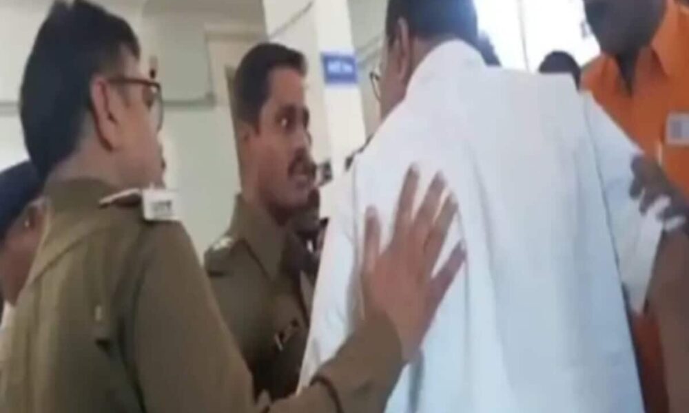 DSP पहले दी भाजपा विधायक के भाई ने देख लेने की धमकी, कुछ देर बाद हो गया पुलिस अधिकारी का तबादला