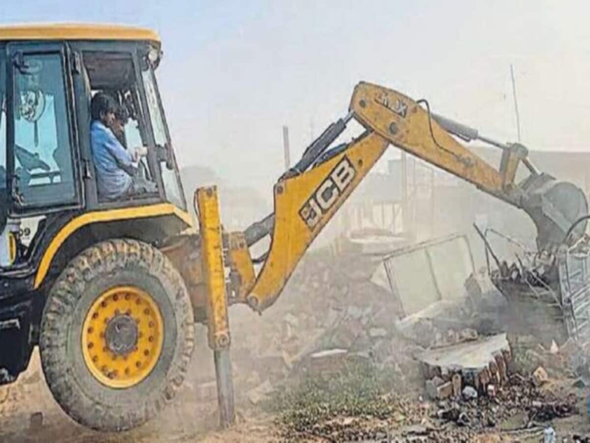 एमपी में नाबालिग से हैवानियत; रेप-बेल्ट से पीटा, समुदाय विशेष के आरोपियों के घर जमींदोज एमपी में नाबालिग से हैवानियत; रेप-बेल्ट से पीटा, समुदाय विशेष के आरोपियों के घर जमींदोज