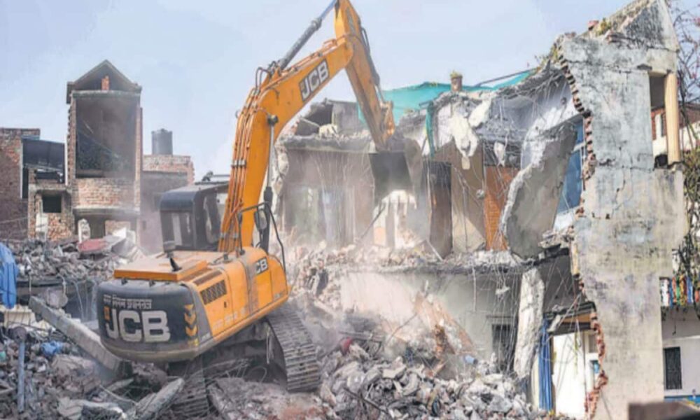 नोएडा में फिर गरजा प्रशासन का बुलडोजर, 2 सप्ताह में 100 करोड़ की जमीन कब्जा मुक्त; साथ में चेतावनी