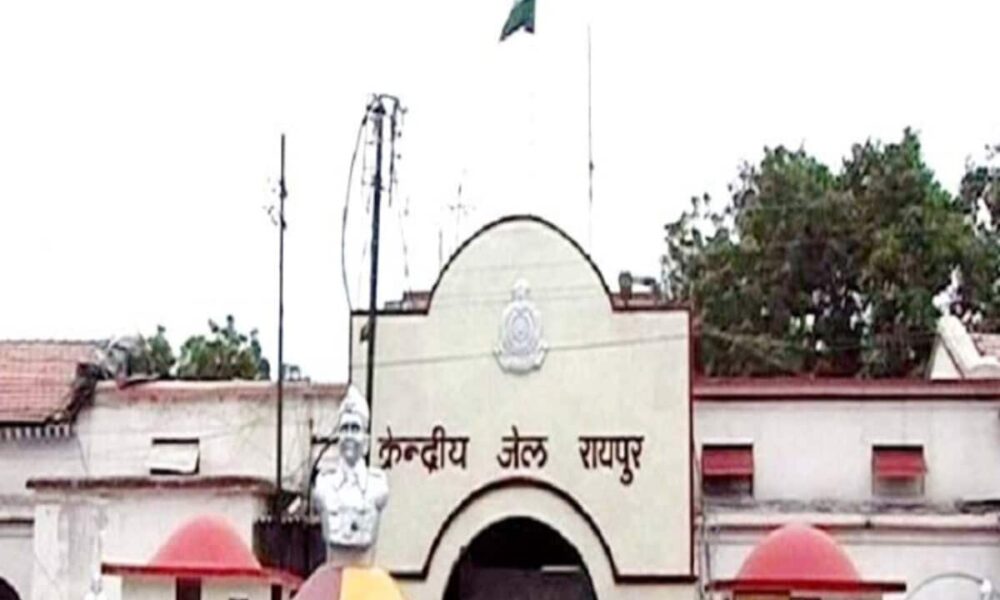 छत्तीसगढ़ में अपराधियों के लिए छोटी पड़ रही जेल, 33 में से 24 जेलों में क्षमता से ज्यादा भरे कैदी
