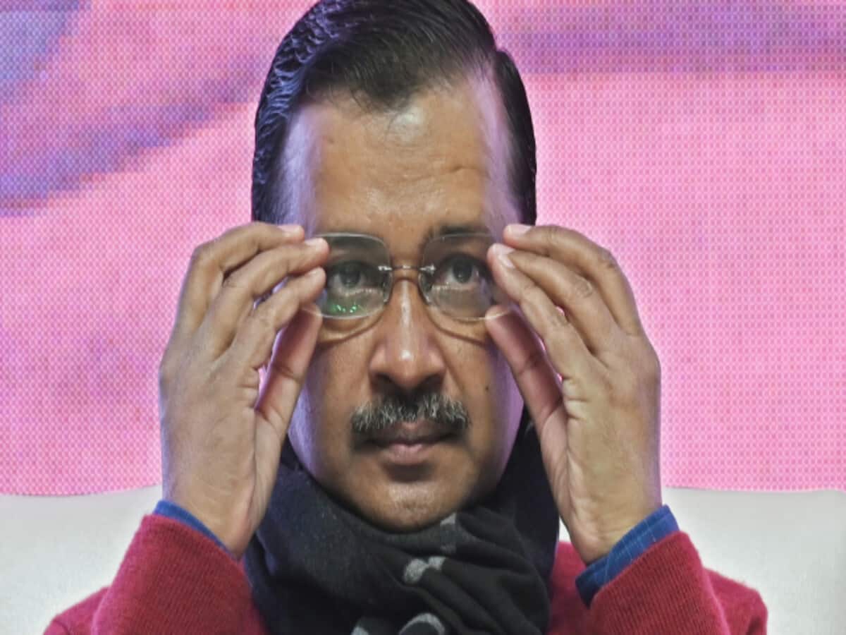 केजरीवाल का इंतजार, मुलाकात नहीं हुई तो CM स्टाफ को ही नोटिस देकर लौटी दिल्ली पुलिस केजरीवाल का इंतजार, मुलाकात नहीं हुई तो CM स्टाफ को ही नोटिस देकर लौटी दिल्ली पुलिस
