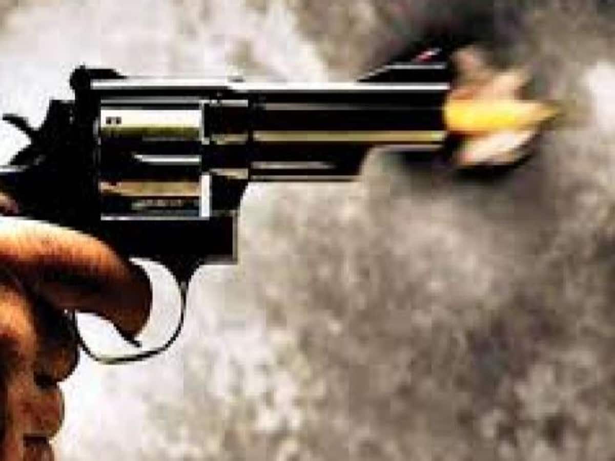 बंगले के अंदर सो रहे थे मंत्री, बाहर चली तीन राउंड गोली, गार्ड की मौत, हत्या या आत्महत्या, जांच कर रही पुलिस बंगले के अंदर सो रहे थे मंत्री, बाहर चली तीन राउंड गोली, गार्ड की मौत, हत्या या आत्महत्या, जांच कर रही पुलिस