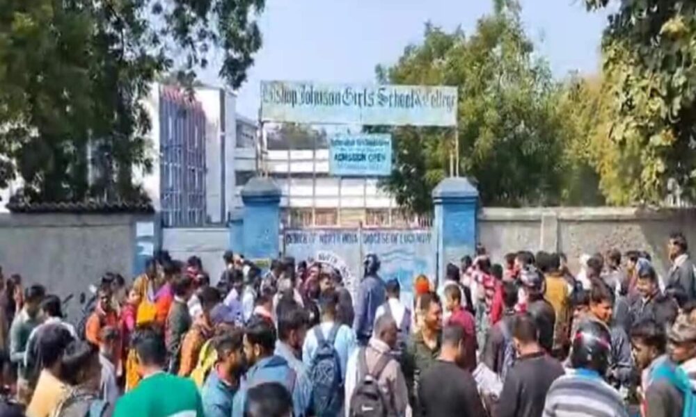 UP Police Constable Exam LIVE: Second day of UP Police constable recruitment exam today ban on thread and mangalsutra also – UP Police Constable Exam LIVE : यूपी पुलिस कांस्टेबल भर्ती की दूसरे दिन की परीक्षा शुरू, प्रवेश में धागा व मंगलसूत्र पर भी रोक, Education News