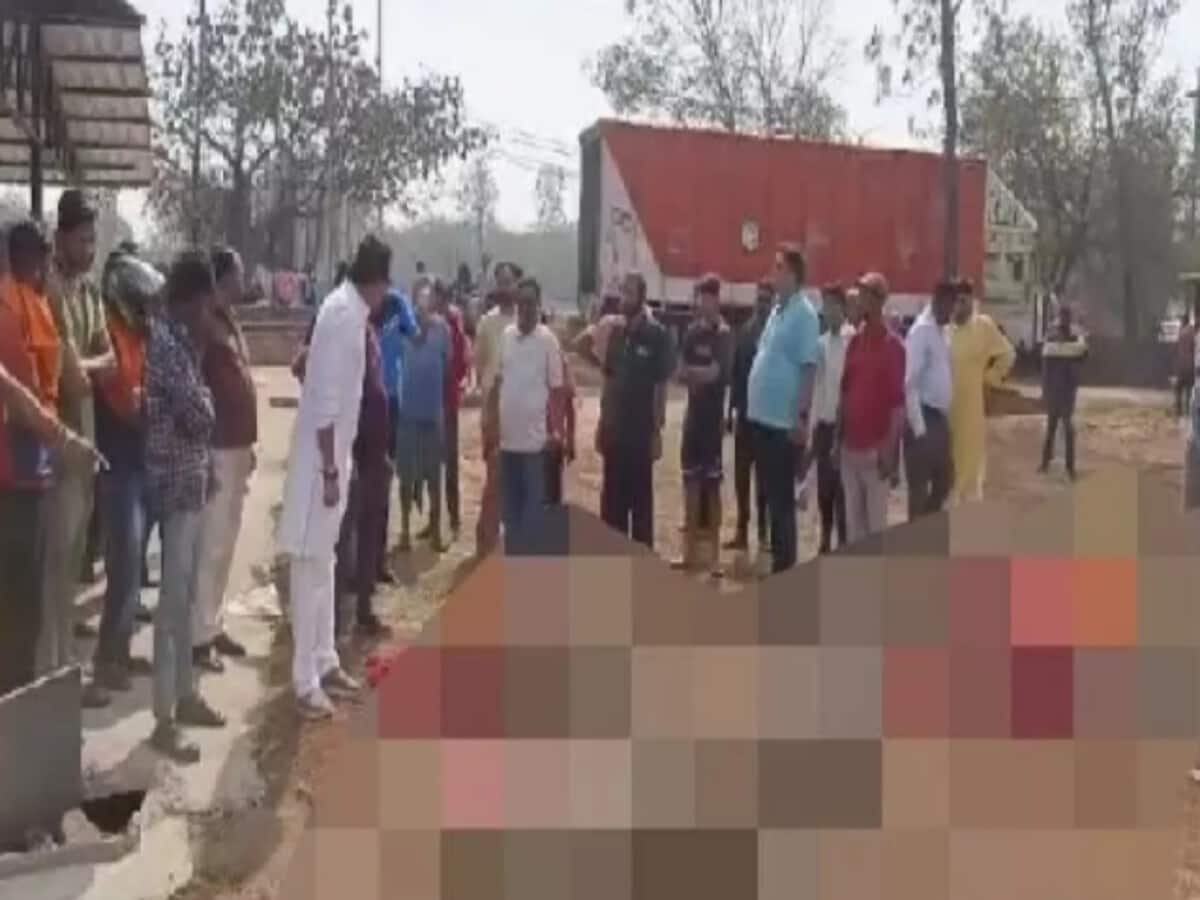 कंटेनर से की जा रही थी गोतस्करी, गोरक्षकों ने रोका तो अंदर मिली 100 गाय, 15 हुई मृत, विधानसभा में हुआ हंगामा कंटेनर से की जा रही थी गोतस्करी, गोरक्षकों ने रोका तो अंदर मिली 100 गाय, 15 हुई मृत, विधानसभा में हुआ हंगामा