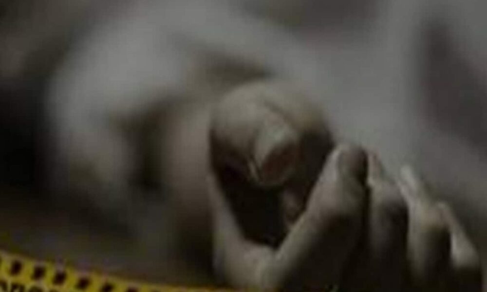 दिल्ली के डाबड़ी इलाके में घर से 3 लाशें मिलने से सनसनी, भीतर से लॉक था दरवाजा