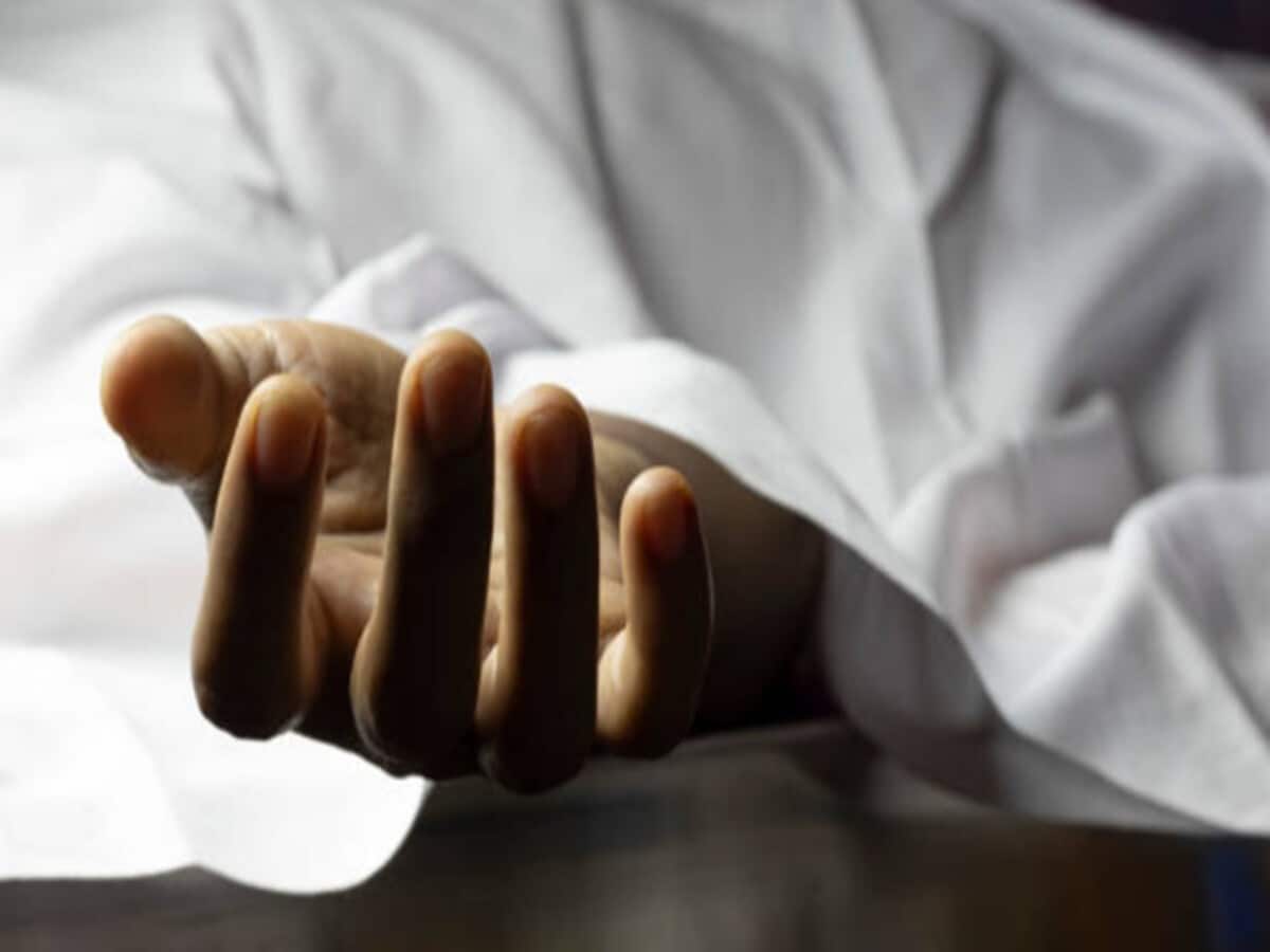 UP Bareilly Student Dead body found hanging from tree without clothes hours after he called family saying he was beaten – मौत बनी राज! फोन पर कहा UP Bareilly Student Dead body found hanging from tree without clothes hours after he called family saying he was beaten – मौत बनी राज! फोन पर कहा