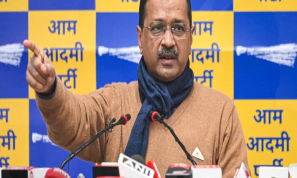 शराब के बाद पानी पर मुश्किल, केजरीवाल के PS और सांसद समेत 10 ठिकानों पर ED का छापा