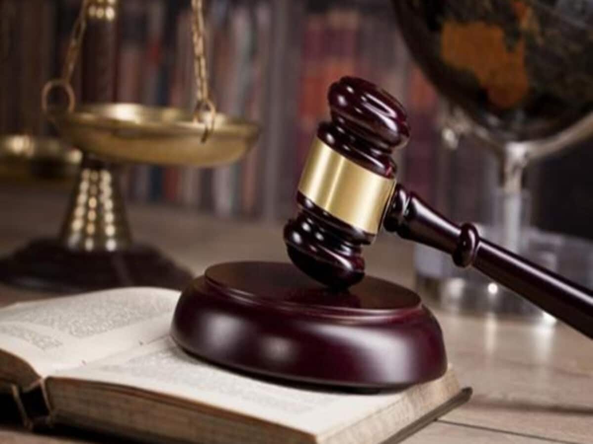 बयान से पलटी रेप पीड़िता, फिर किस आधार पर कोर्ट ने ठहराया दोषी; पुलिस को भी फटकार बयान से पलटी रेप पीड़िता, फिर किस आधार पर कोर्ट ने ठहराया दोषी; पुलिस को भी फटकार