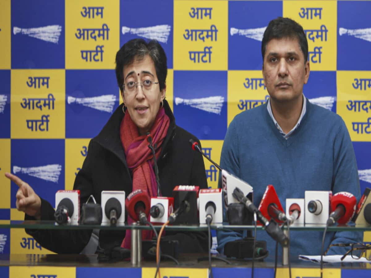 केंद्र ने दिल्ली से किया सौतेला व्यवहार, एमसीडी को नहीं दिया पैसा; बजट पर क्यों भड़की आप केंद्र ने दिल्ली से किया सौतेला व्यवहार, एमसीडी को नहीं दिया पैसा; बजट पर क्यों भड़की आप