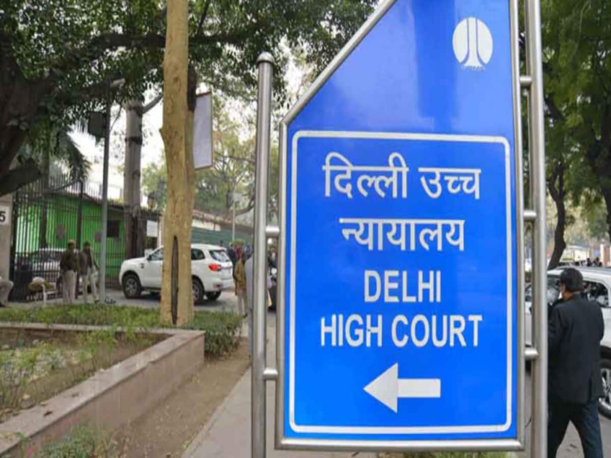 PMO अधिकारी बताकर किया मंदिर में VIP दर्शन, कोर्ट ने शख्स पर लगाया इतना जुर्माना PMO अधिकारी बताकर किया मंदिर में VIP दर्शन, कोर्ट ने शख्स पर लगाया इतना जुर्माना