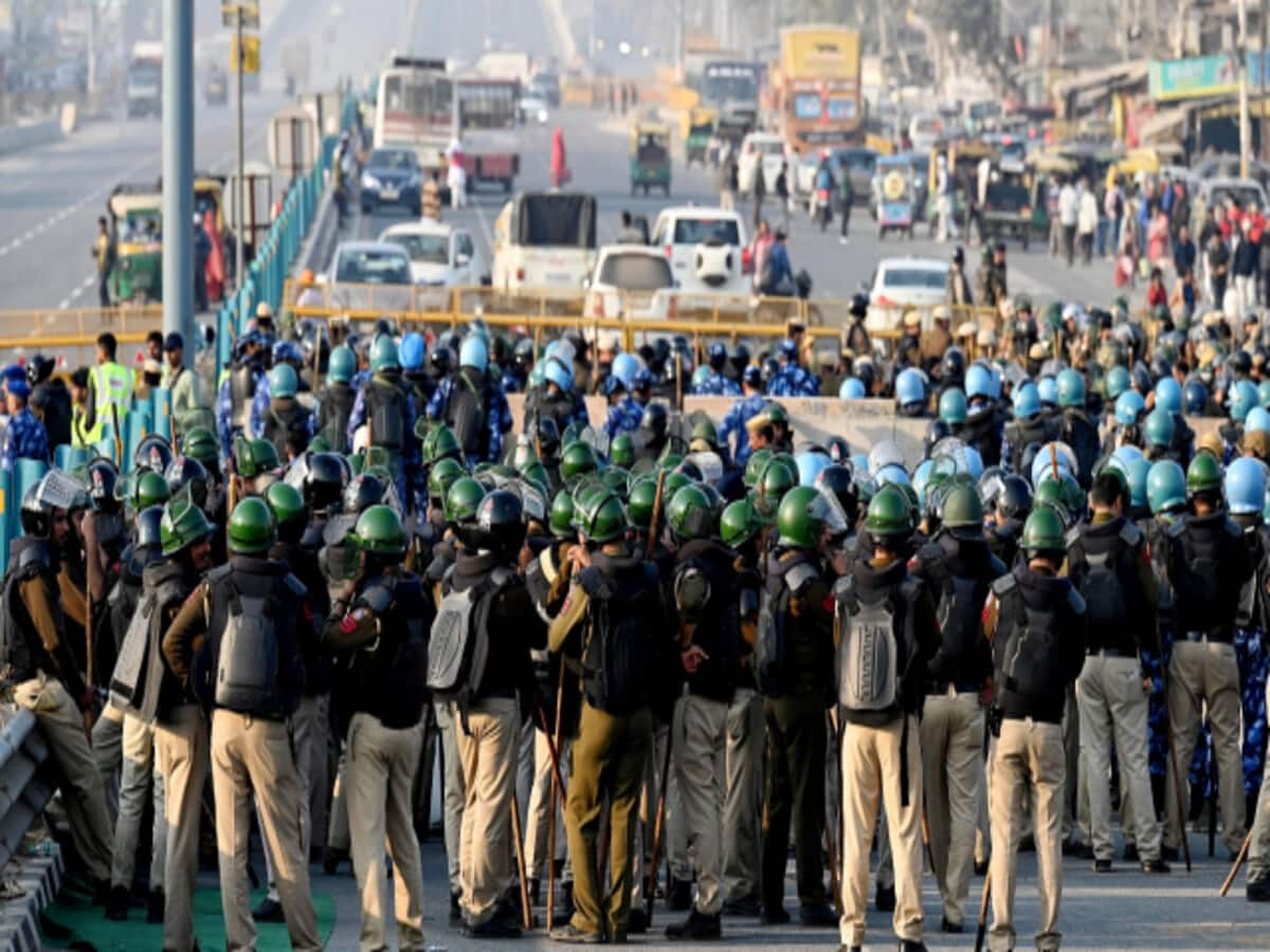 किसानों पर इस बार नरमी के मूड में नहीं दिल्ली पुलिस, 30 हजार से अधिक आंसू गैस के गोले मंगाए किसानों पर इस बार नरमी के मूड में नहीं दिल्ली पुलिस, 30 हजार से अधिक आंसू गैस के गोले मंगाए