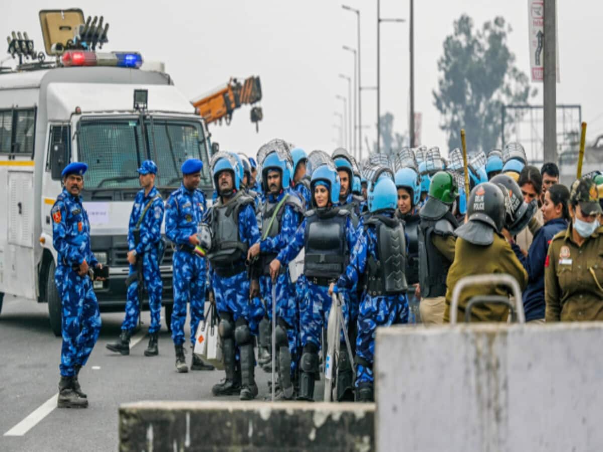 Farmers Delhi Chalo March: Trucks stuck daily business worth Rs 500 crore may be affected Farmers Delhi Chalo March: Trucks stuck daily business worth Rs 500 crore may be affected