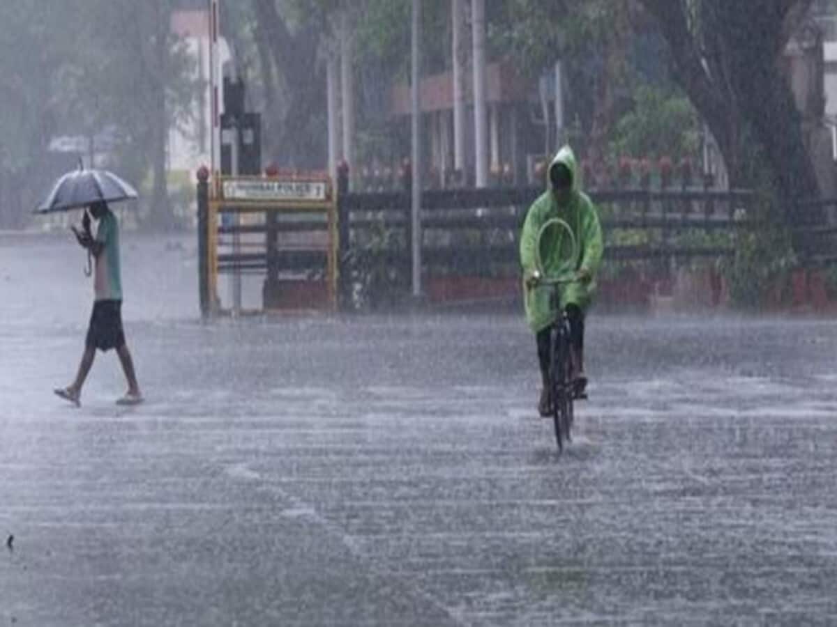 छतरी लेकर ही निकलें घर से, हवाा-बारिश औऱ गरज के साथ छींटों से होगा सामना; दिल्ली में कब तक रहेगा ऐसा मौसम छतरी लेकर ही निकलें घर से, हवाा-बारिश औऱ गरज के साथ छींटों से होगा सामना; दिल्ली में कब तक रहेगा ऐसा मौसम