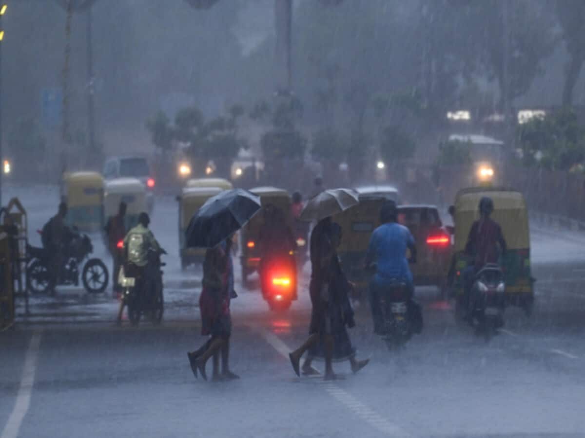 Delhi Rain Alert : दिल्ली में कल से करवट लेगा मौसम, 3 दिन बारिश के साथ फिर लौटेगी ठंड Delhi Rain Alert : दिल्ली में कल से करवट लेगा मौसम, 3 दिन बारिश के साथ फिर लौटेगी ठंड
