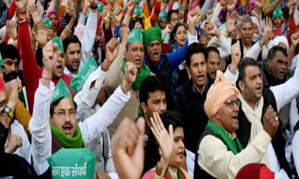 नोएडा, ग्रेटर नोएडा में फिर धरने पर बैठे किसान, बताया क्या है वजह?