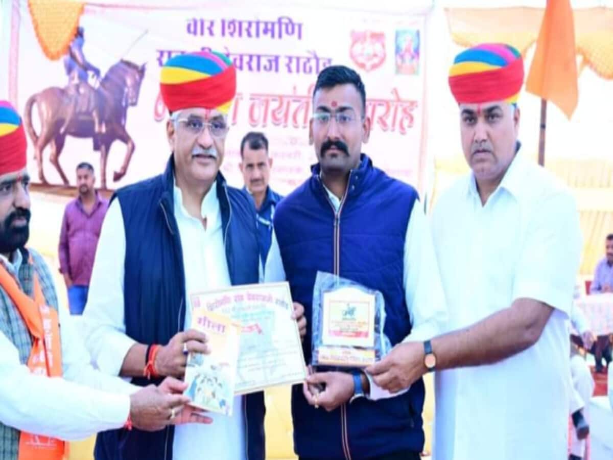 राजस्थान BJP में घमासान, वसुंधरा राजे कैंप के विधायक ने गजेंद्र सिंह शेखावत पर लगाए आरोप राजस्थान BJP में घमासान, वसुंधरा राजे कैंप के विधायक ने गजेंद्र सिंह शेखावत पर लगाए आरोप