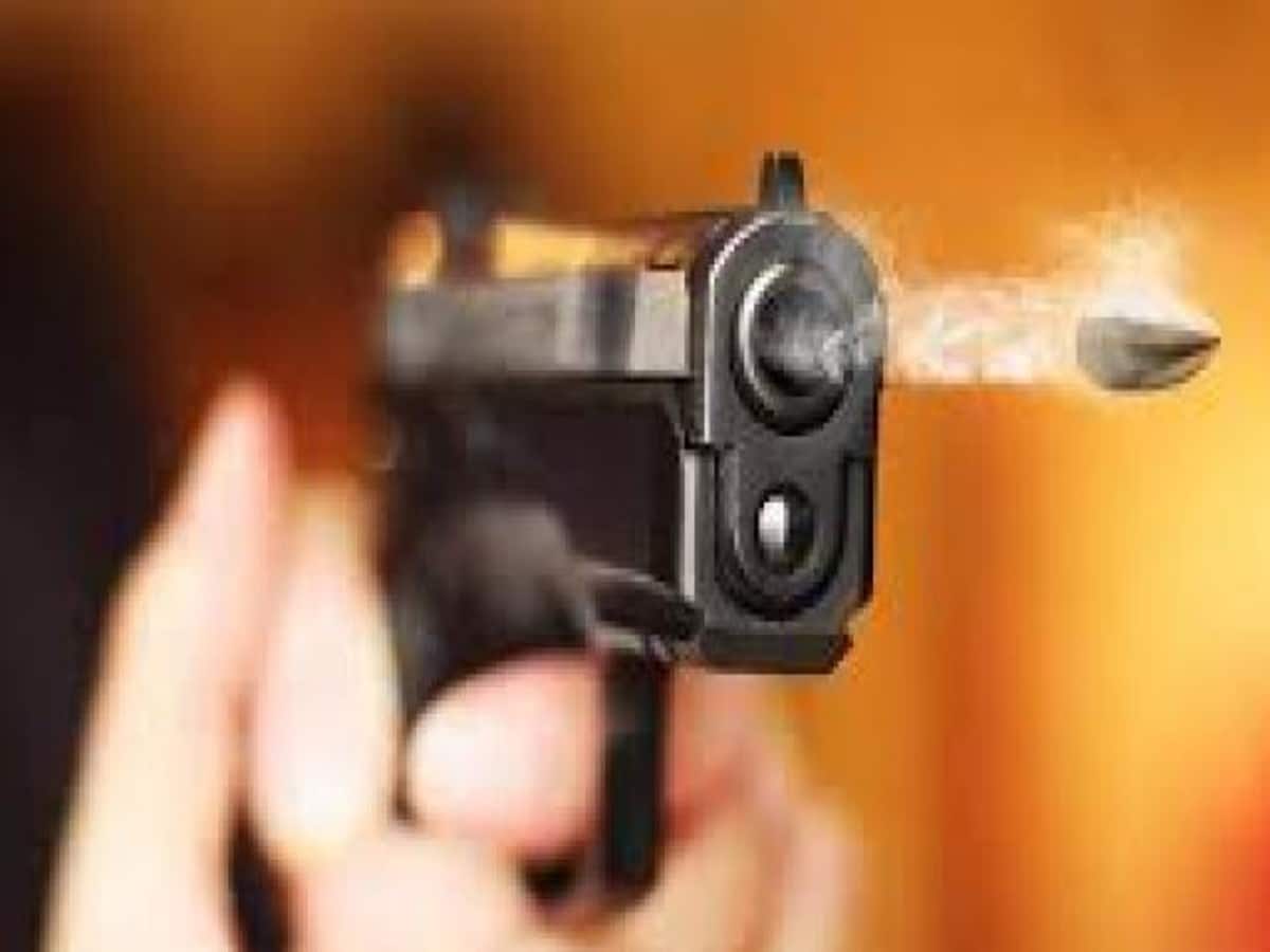 दुकान में बैठी महिला को मार दी गोली, लेकिन जब सामने आई CCTV फुटेज तो सभी के क्यों उड़ गए होश दुकान में बैठी महिला को मार दी गोली, लेकिन जब सामने आई CCTV फुटेज तो सभी के क्यों उड़ गए होश
