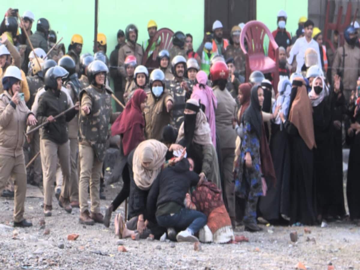 Haldwani violence: ऐक्शन में प्रशासन, पुलिस पर हमला करने वालों पर लगेगी रासुका Haldwani violence: ऐक्शन में प्रशासन, पुलिस पर हमला करने वालों पर लगेगी रासुका