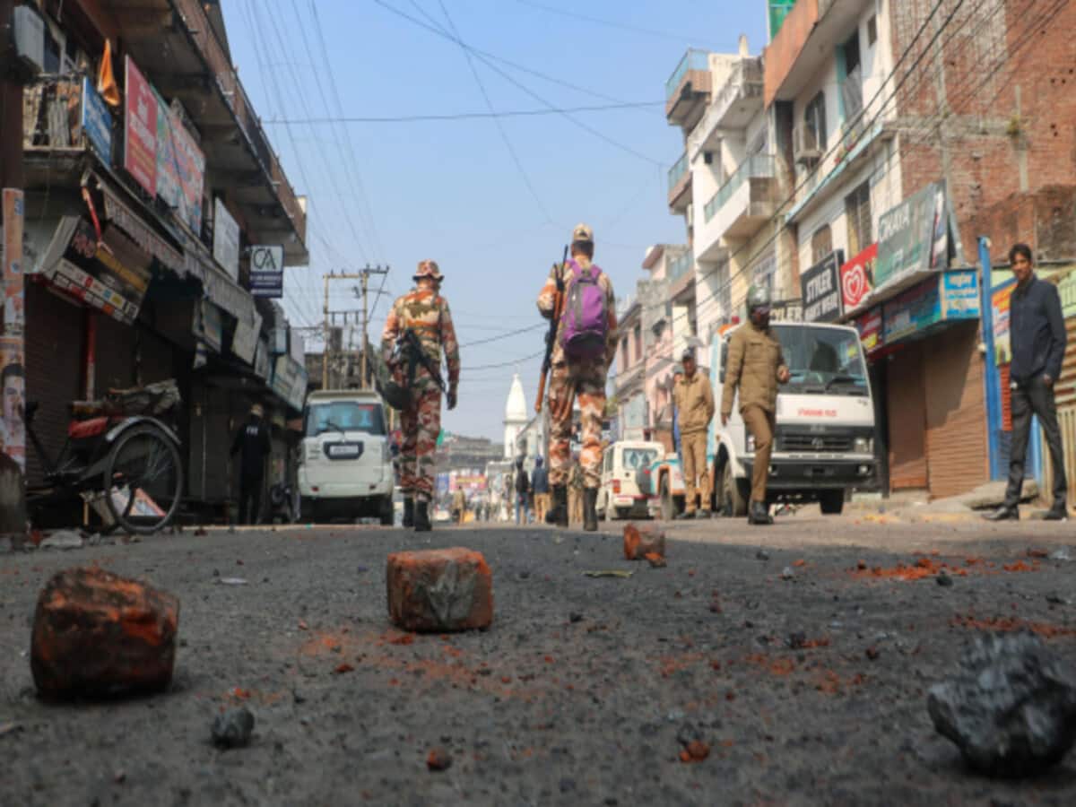 हल्द्वानी के दंगाइयों की प्रॉपर्टी का डिटेल जुटा रही पुलिस, क्या है होगा अगला ऐक्शन? हल्द्वानी के दंगाइयों की प्रॉपर्टी का डिटेल जुटा रही पुलिस, क्या है होगा अगला ऐक्शन?