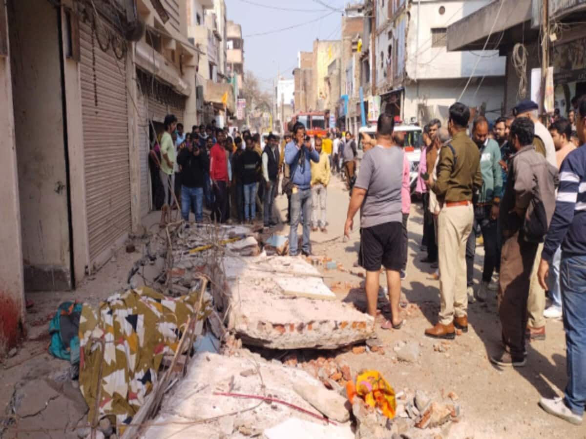 MP में मकान का छज्जा गिरने से दो टुकड़ों में कटा बच्ची का शरीर, दादी की भी दर्दनाक मौत MP में मकान का छज्जा गिरने से दो टुकड़ों में कटा बच्ची का शरीर, दादी की भी दर्दनाक मौत